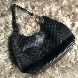 Beautiful signature Gucci shoulder bag